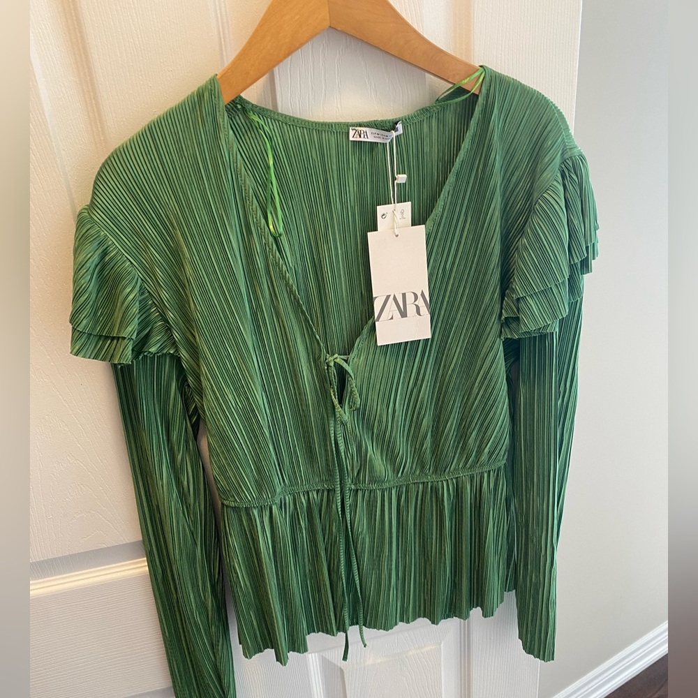 NWT 🏷️ Zara emerald green top